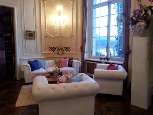 Chesterfield White 2er Sofa 2